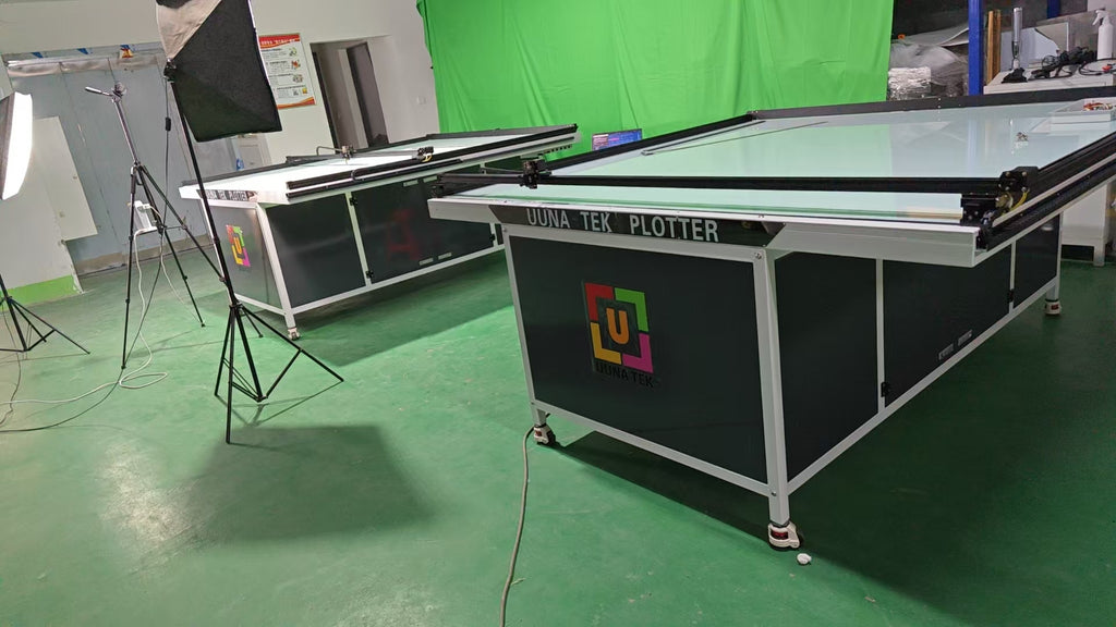 UUNA TEK 3.0 – 2 x 1,25 m / 2 x 2 m / 2 x 4 m großer, vormontierter High-End All-in-One Stiftplotter-Roboter Zeichenmaschinen